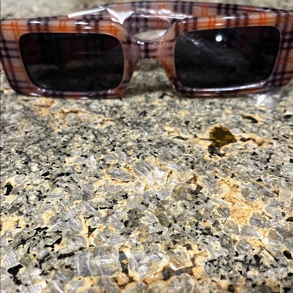 Nwot Fun Fashionable Plaid Rectangular Sunglasses - image 2